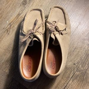 Clark’s Wallabees 8.5